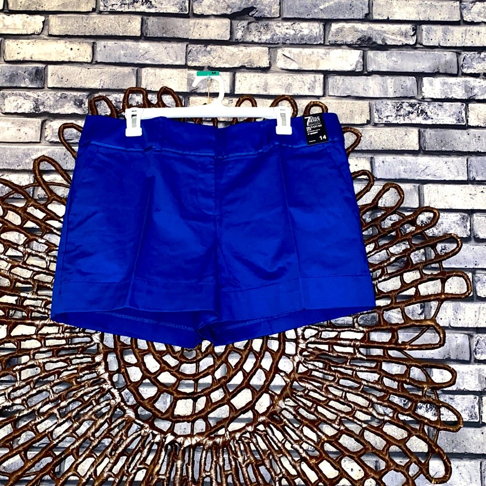 NWT stretch blue shorts 7th Avenue size 14